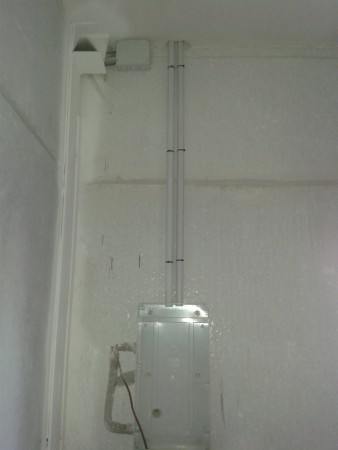 cuadro de mando en nave industrial